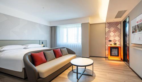 Deluxe Queen Room
