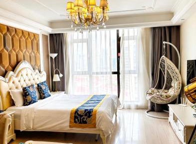 One-Bedroom Apartment with View