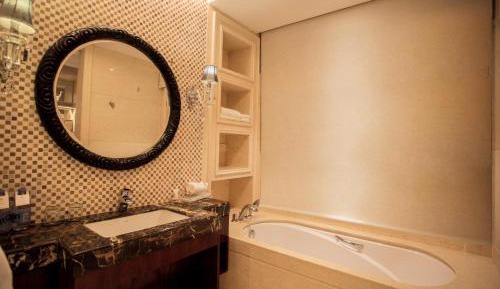 Deluxe Queen Room