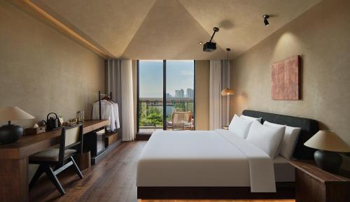 Deluxe Queen Room