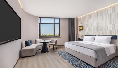 Deluxe Queen Room