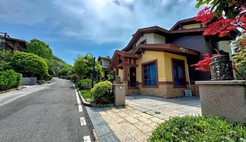 Villa with Garden View