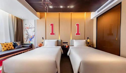 Twin Room with Basketball Theme