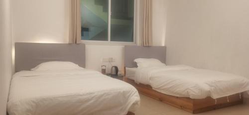 Twin Room with Shower