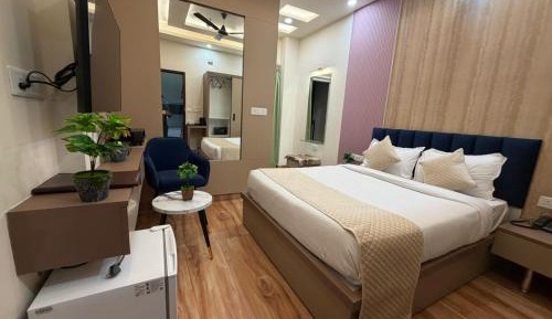 Deluxe Double Room with Extra Bed