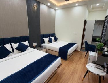 Family Room with Private Bathroom