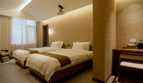 Double Room with Shared Toilet