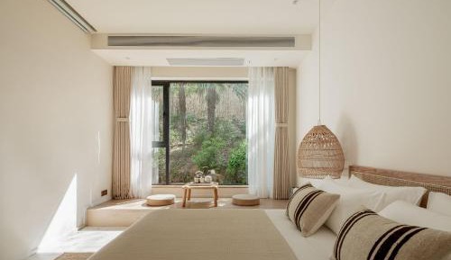 Suite with Mountain View