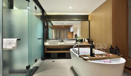Studio with Spa Bath