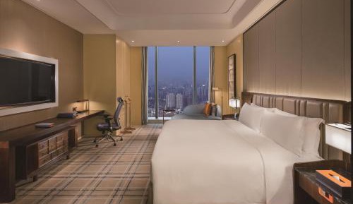 One-Bedroom Deluxe King Suite