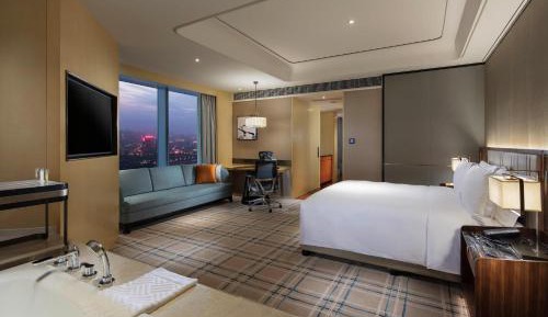 Deluxe King Room with River View