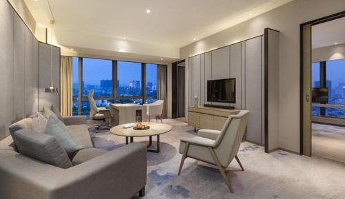One-Bedroom King Suite