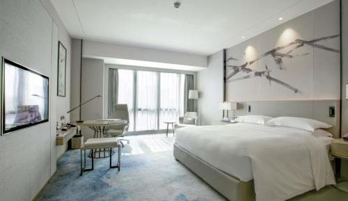 Deluxe King Room with City View