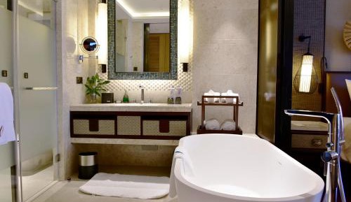 Deluxe Mountain View Queen Room