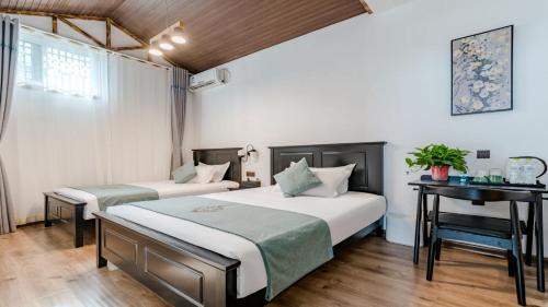 Double or Twin Room with Shower