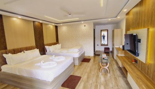 Deluxe Double Room with Side Sea View