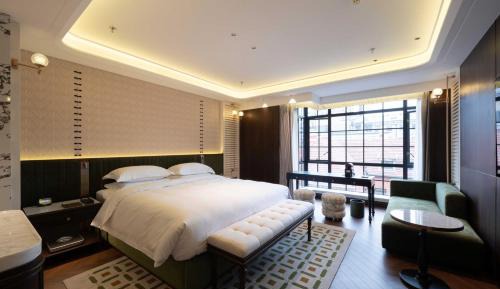 Deluxe Double Room with Bath