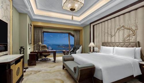 Executive King Room with Lake View