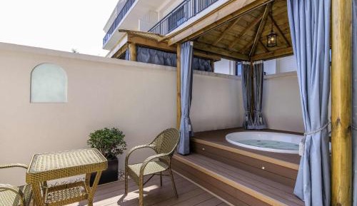 Superior King Suite