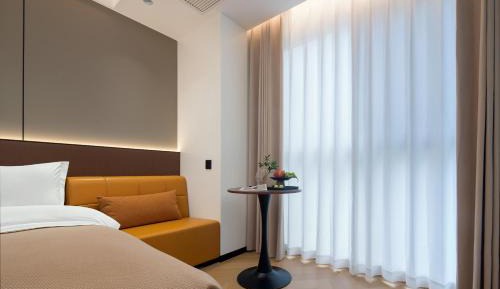 Superior Twin Room with City View