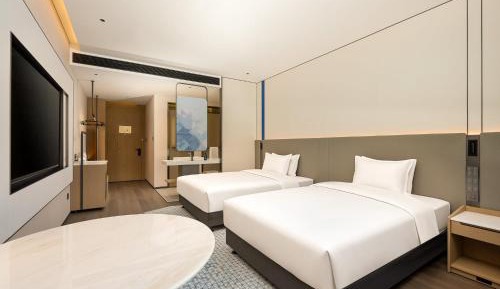 Standard Queen Room with One Double Bed and River View