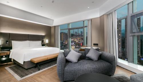 Deluxe Queen Room