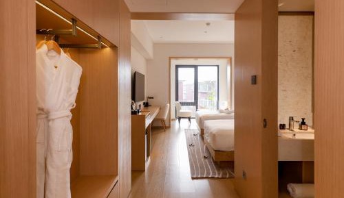 Twin Room with View