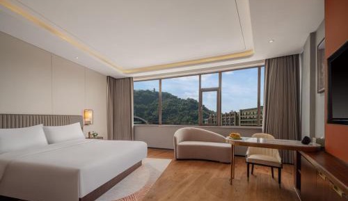 King Room with Mountain View