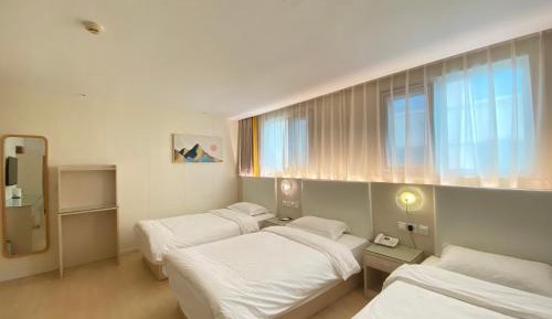 Economy Triple Room