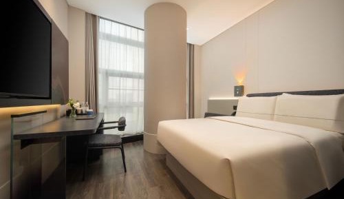 Standard Queen Room