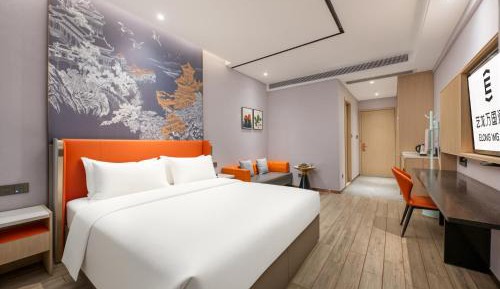 Deluxe Queen Room