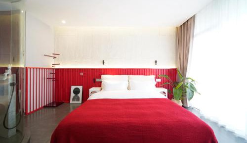 Queen Room with Garden View
