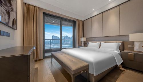 Suite with Mountain View