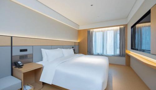 Business Queen Room