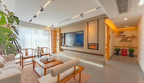 Suite with Mountain View