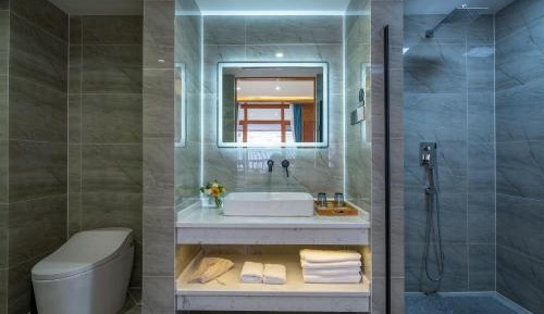 Queen Room with Spa Bath