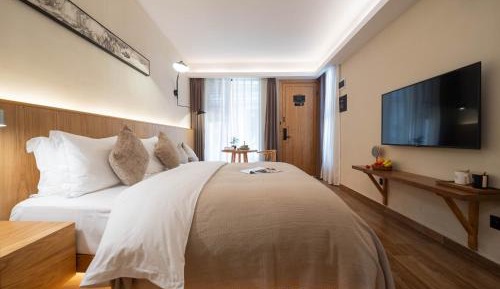 Double Room with Private Bathroom