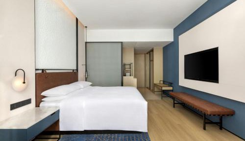 Standard King Room with City View