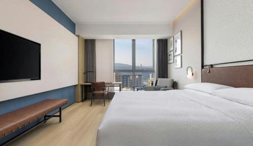 Premier King Room with City View