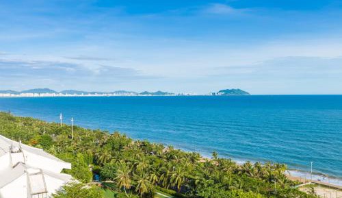 Three-Bedroom Apartment with Sea View