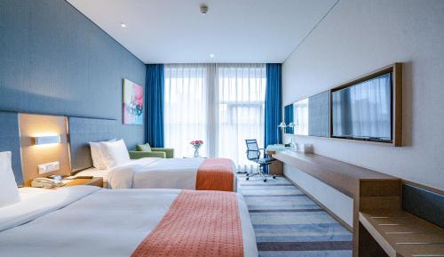 Standard Twin Room with City View