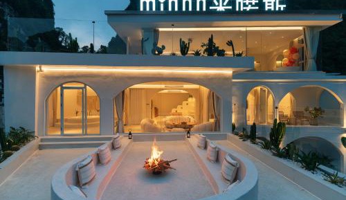 Suite with Mountain View