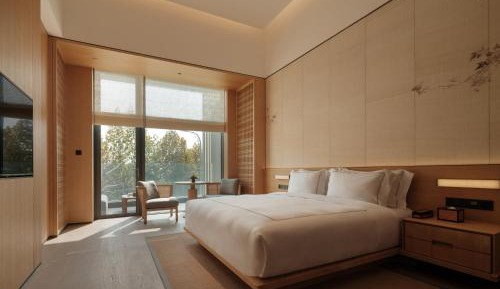 Apartment with Mountain View