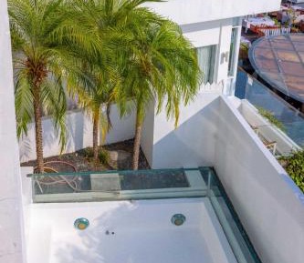 Deluxe Double Room with Balcony and Sea View