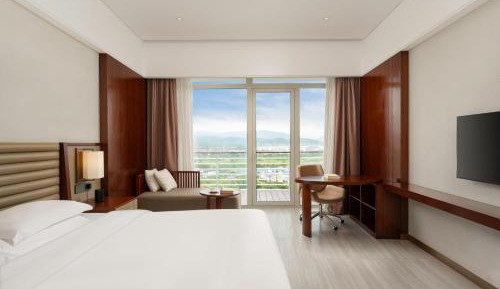 Deluxe Queen Room
