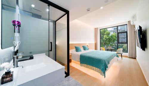 Queen Room