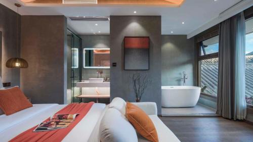 Deluxe Double Room with Bath