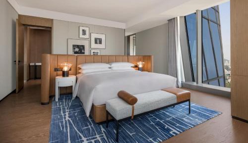 Executive King Suite with Club Lounge Access and Bay View