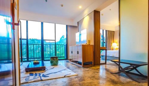 Deluxe Suite with Spa Bath