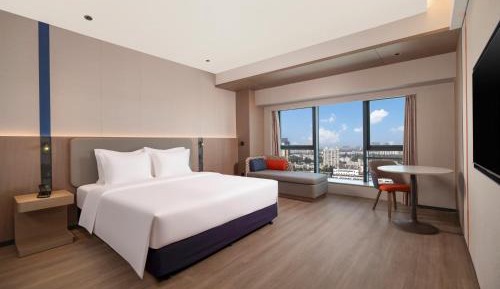 One-Bedroom King Suite